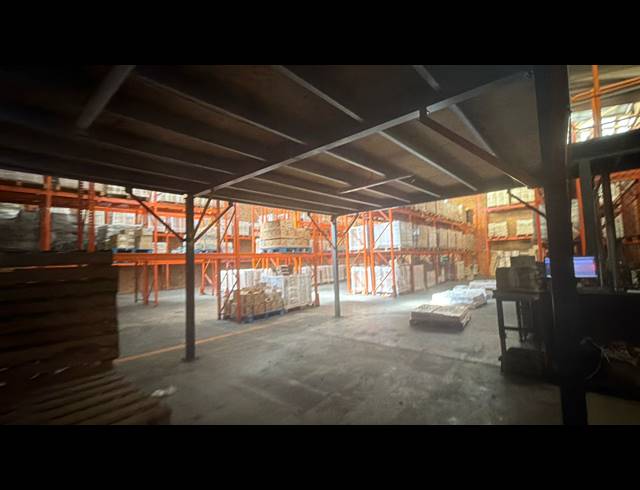 1,329M² WAREHOUSE TO LET IN MEADOWDALE
